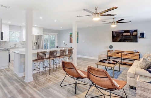 Savannah Beach House | Heated Pool Access | 5*Clean | Flex Cancelation