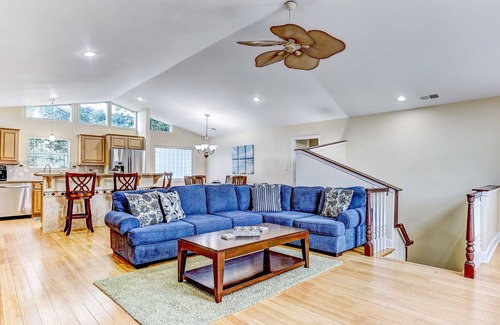 Tybee Island House | Heated Pool Access, Ping Pong & Foosball!