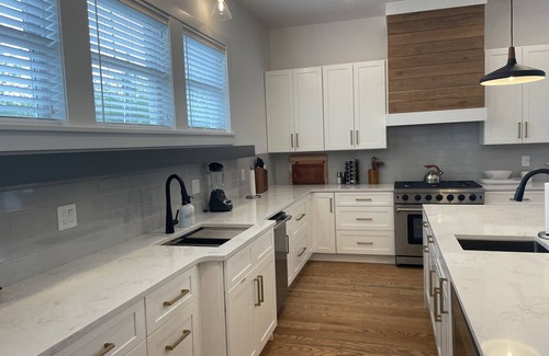 Cape May House | Heated pool and spa. Walk to the beach. With elevator.