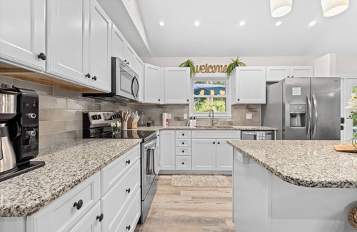 River District House | Heated Pool - Arcade - Pets - 2 King Beds - 75" TV - IMG - Near AMI