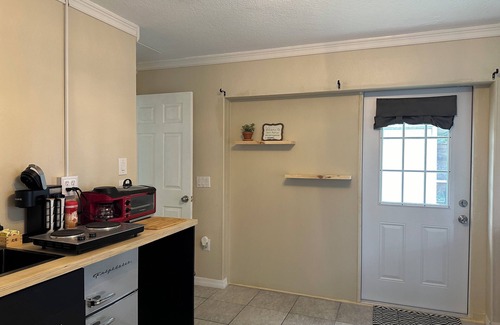 North Port House | Heated Pool - Backyard Privacy- Camping in the Suburbs- 25 min. to the beach