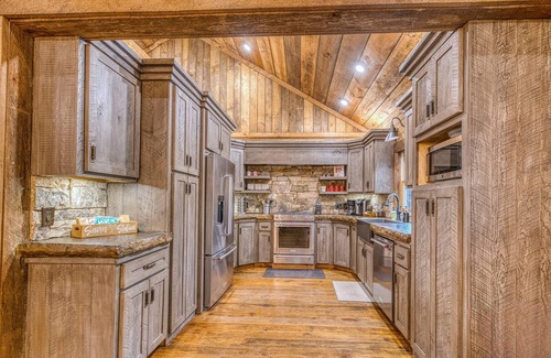 Blue Ridge Cabin | Heated pool, barrel sauna, hot tub, 4 king suites, LUXURY!