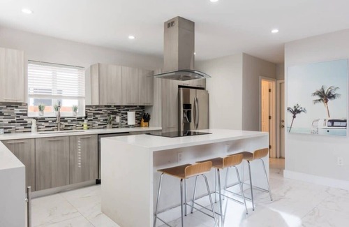 Victoria Park House | Heated Pool & BBQ | Olas Villa by RoveTravel
