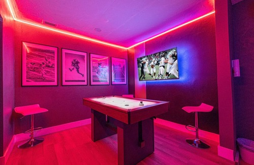 East Naples Villa | Heated Pool Cinema Game Room 10min to Beach