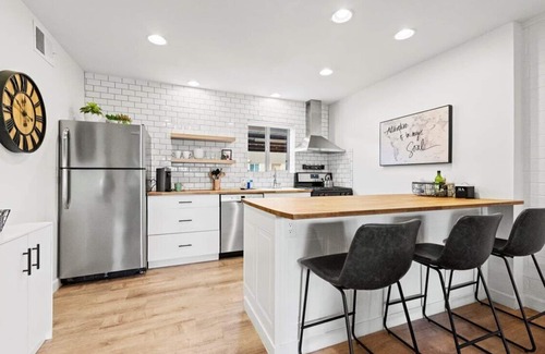 South Scottsdale Condo | Heated Pool, Continental Breakfast Included, Fast Internet, Walkable to Old Town