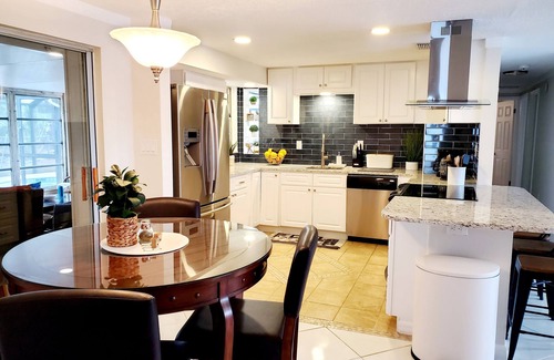 North Port House | Heated pool, freshly renovated vacation getaway home