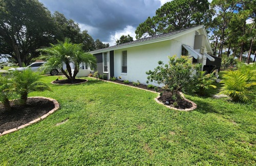 North Port House | Heated pool, freshly renovated vacation getaway home