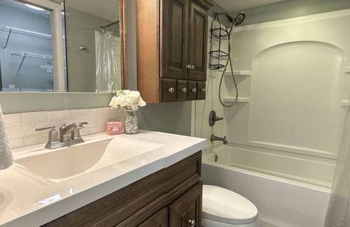 Vamo Apartment | HEATED POOL/GYM/TENNIS/PICKLEBALL/CLUB HOUSE-NEAR BEACH/MARINA/KAYAK/GOLF/SHOP!