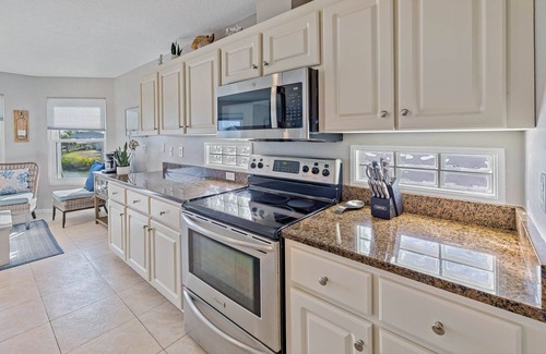 Spring Hill House | Heated Pool/Gym/Games/Waterfront