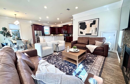 Downtown Historic District House | Heated Pool, Heart of St.Augustine, Huge House Charming Backyard Dining, Dogs Ok