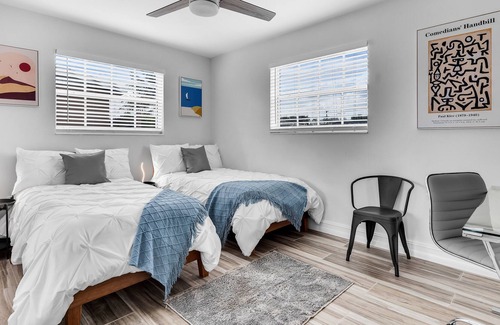 Driftwood House | Heated Pool Home close Hard Rock, 16 mins to Ocean