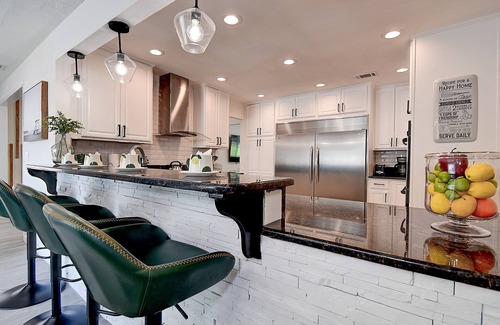 Seminole Villa | Heated Pool Home w Lanai Firepit - 6 Min 2 Beach