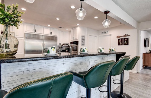 Seminole Villa | Heated Pool Home w Lanai Firepit - 6 Min 2 Beach