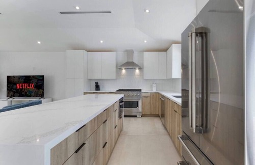 Delray Beach Apartment | Heated Pool, Hot Tub, Pickleball & Putting Green