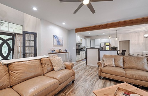 Azle House | Heated Pool, Hot tub, 19 beds, Pickleball, 2 Game Rooms, Arcades