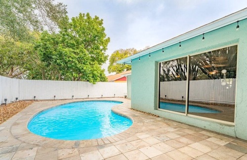 Largo Villa | Heated Pool + Hot Tub +Gameroom 16people Near IRB!