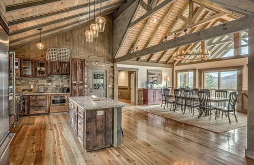 Cherry Log Cabin | Heated pool & hot tub at huge mountain retreatnn