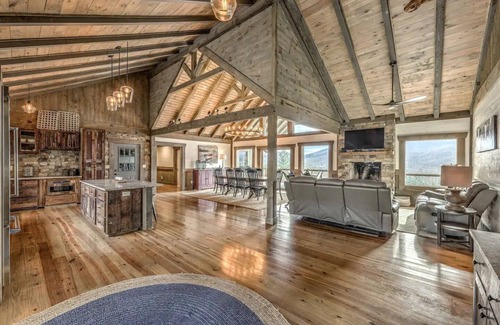 Cherry Log Cabin | Heated pool & hot tub at huge mountain retreatnn