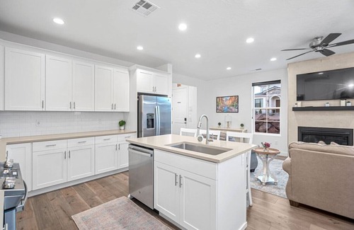 Washington Villa | Heated Pool Hot Tub Pickleball Near Zion