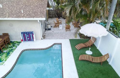 Del Prado House | Heated Pool Mini Golf Game Room Fire Pit