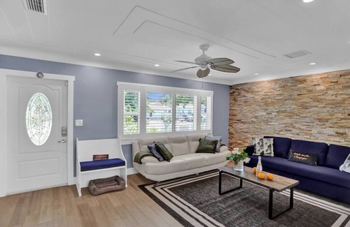 Dania Beach Villa | Heated Pool~Modern Villa~Outdoor TV, By the Beach