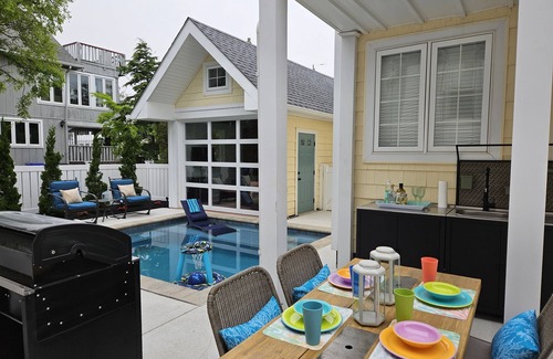 Avalon House | HEATED POOL! OPEN EARLY APRIL! Cabana! Dine Outside! 1.5 BLOCKS 2 BEACH & TOWN