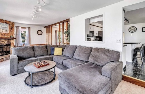 Green Bay House | HEATED POOL OPEN~WATERFRONT~Look out Dock~4 KINGs