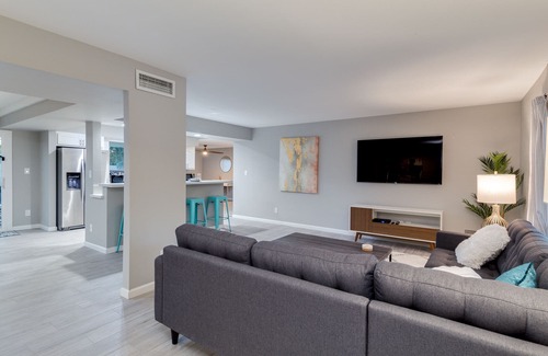 Raskin Estates House | Heated Pool Paradise. Putting Green! Oasis!