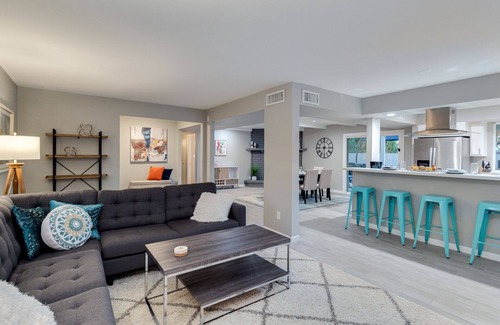 Raskin Estates House | Heated Pool Paradise. Putting Green! Oasis!