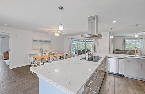 Trailer Estates House | Heated Pool, Perfect for Large Families, Groups