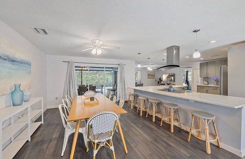 Trailer Estates House | Heated Pool, Perfect for Large Families, Groups