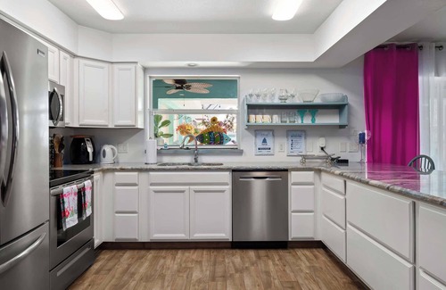Grove City House | Heated Pool Pet Friendly Arcade games Bikes