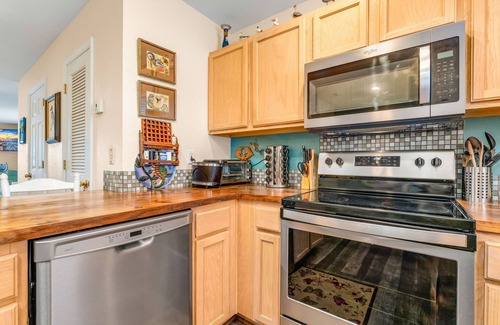 Port St. Joe House | Heated Pool, Playground & Pickleball!