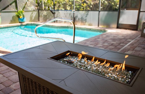 Pinehurst House | Heated Pool, Pool Table, 2 King Beds, Outdoor Oasis with TV, Fire Table/BBQ/WiFi