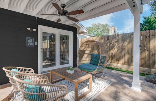 Woodlake - Briar Meadow House | Heated Pool Retreat 10min -> Galleria+Top Dining