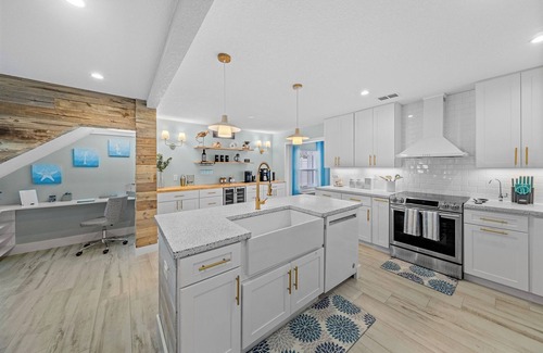 Cocoa Isles House | Heated Pool+Spa+BeachWalk+bikes+MiniGolf+beach essentials &toys+Outdoor Kitchen