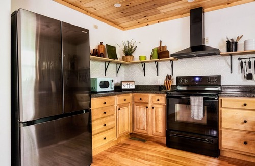 Wears Valley Cabin | Heated Pool & Spa!/Firepit/Views/Location/Yard/Style!