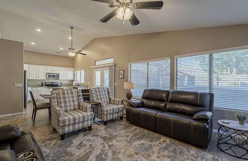 Gilbert House | ~Heated Pool/Spa, King bed, Amazing Backyard & Location! Hiking, Biking, Parks