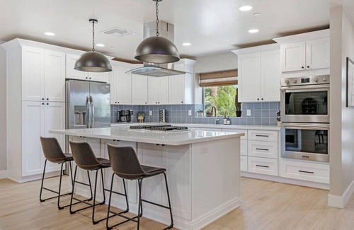 South Scottsdale Apartment | Heated Pool & Spa + Luxury 4BR ensuite in Old Town