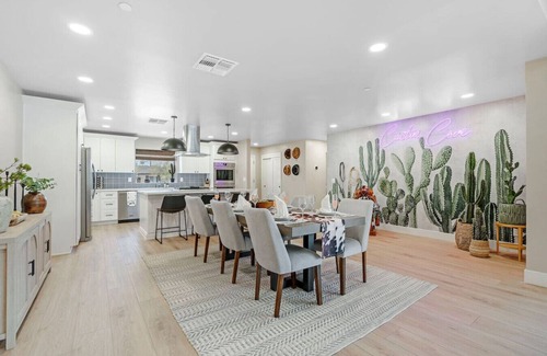 South Scottsdale Apartment | Heated Pool & Spa + Luxury 4BR ensuite in Old Town