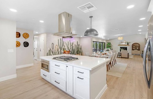 South Scottsdale Apartment | Heated Pool & Spa + Luxury 4BR ensuite in Old Town