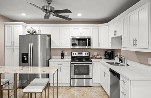Paradise Valley Village House | Heated Pool, Spa, Putt-Putt, Theatre & Game Room, 2 Kitchens!