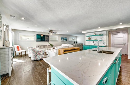 Siesta Key Village House | Heated Pool & Spa, Rooftop Deck for sunsets, Luxury Home for all ages!
