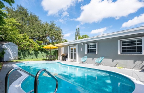 West Hollywood House | Heated Pool spacious House 5Beds-3Baths 10 guests