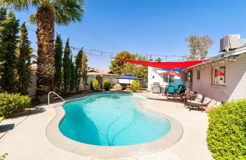 Tempe House | Heated pool, Sports Court, Pool table, King beds