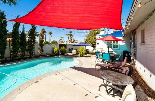 Tempe House | Heated pool, Sports Court, Pool table, King beds