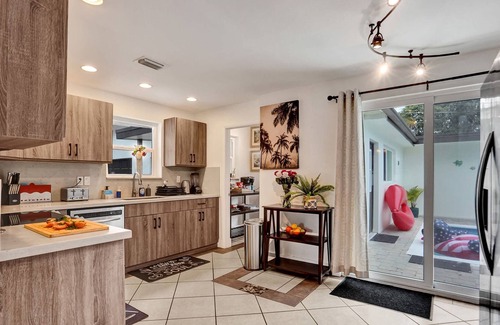 Sunset Villa | Heated Pool~Stellar stay in 7BD villa~Playground