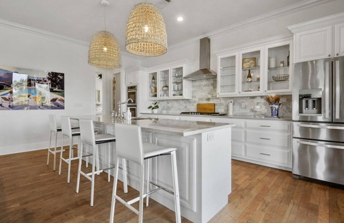 Waveland Resort | Heated Pool, Steps to Beach, Stylish Interior, Amenities Galore!