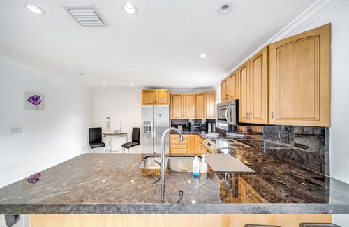 Oakland Park House | Heated Pool & Tiki Hut! Air Hockey+Close To Beach!