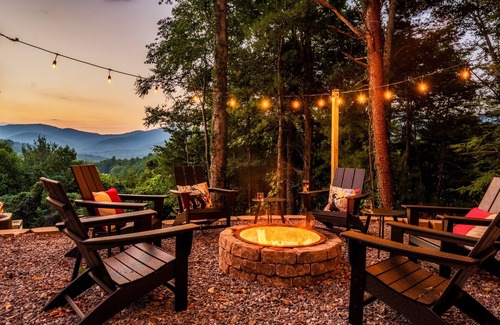 Fairview House | Heated Pool w/Epic Views! October Specials! Sauna!